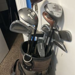 Golf Clubs - Spalding Golf Carrying Bag With 14 Golf Clubs 