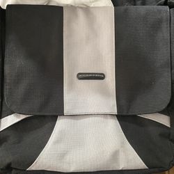 *NEW* United Colors of Benetton Messenger Bag