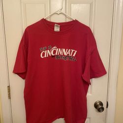 Cincinnati Bearcats Men’s Basketball Y2K Gildan Red T-Shirt