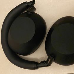 Sony WH-1000XM6 (black) $220 obo