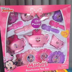 New Minnie Mouse 17 Pieces  Dinner Set 