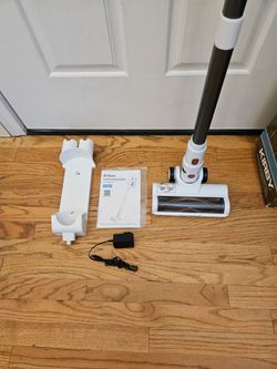 New Cond T COME VACUUM WITH ATTACHMENT  , AMAZING POWER SUCES   , WORKS EXCELLENT. , IN THE BOX