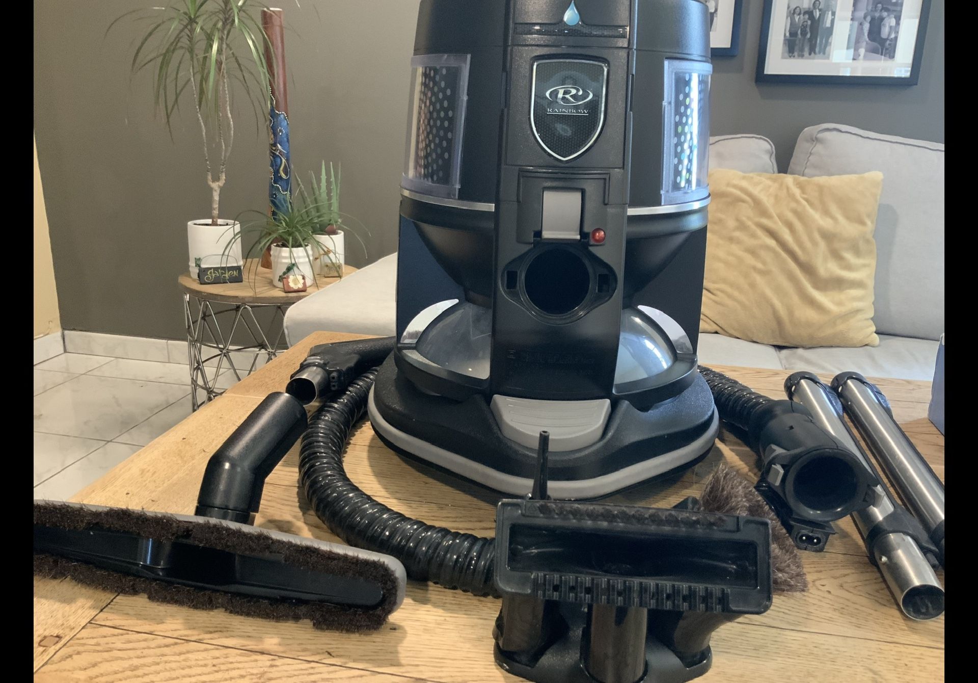 Rainbow Vacuum E2
