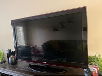 Samsung Flat Screen TV With Remote – Works Great