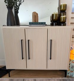 Entry way cabinet