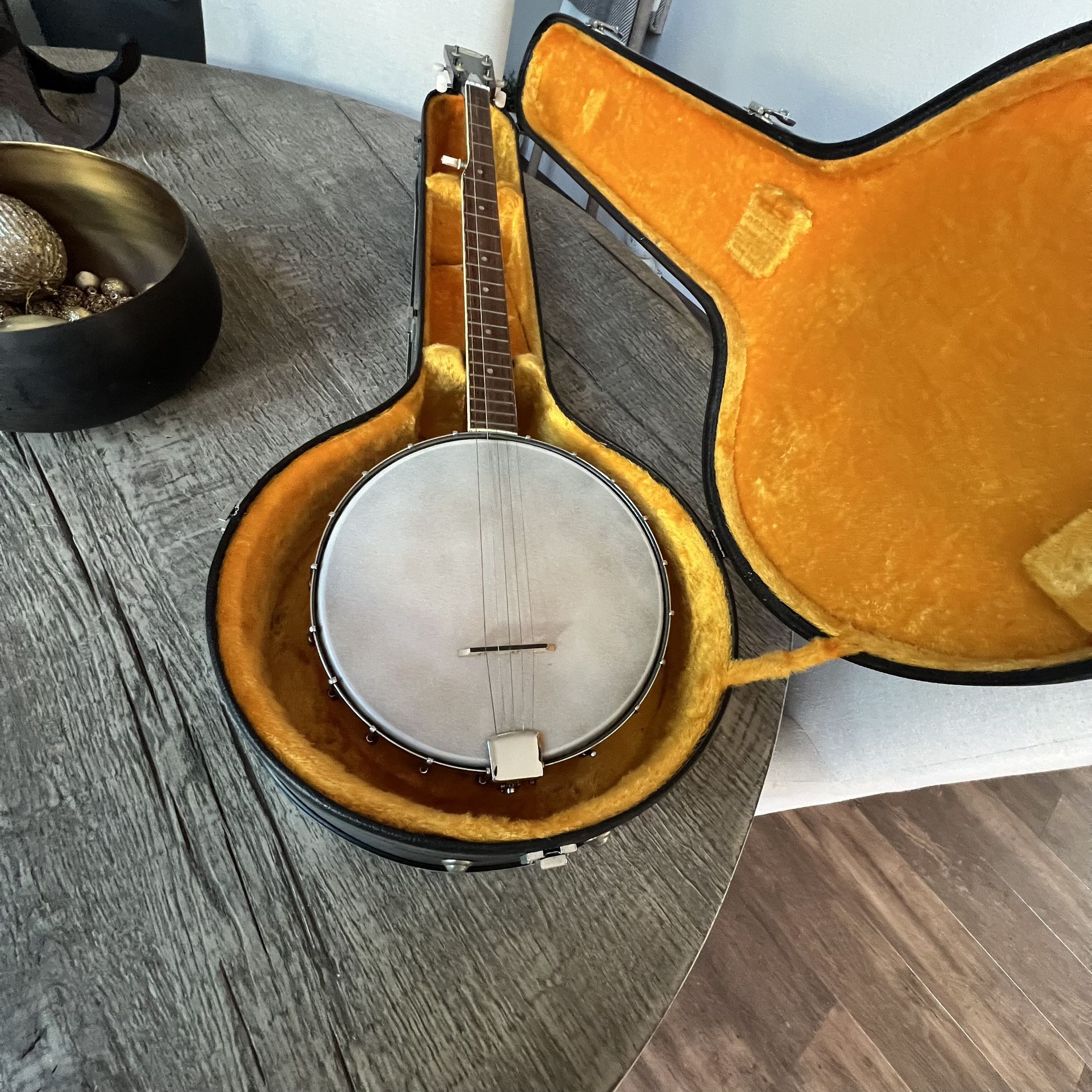 KENT 5 String Banjo White w/ Brown Neck Music Instruments - comes W/case