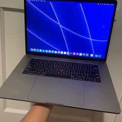 MacBook Pro 2017 15" Space Gray (16GB RAM, 256GB SSD, Intel Core i7) Touchbar