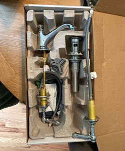 Chrome Bathroom Faucet with Drain Assembly