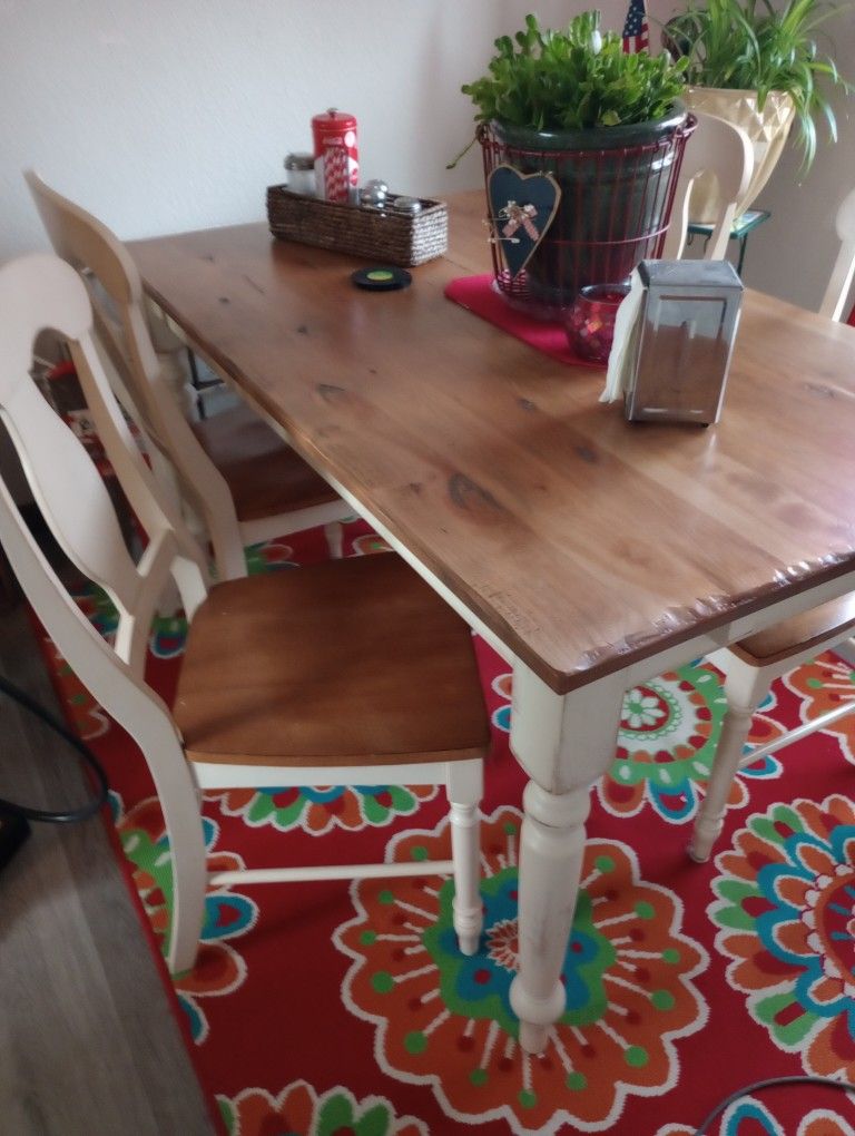 Kitchen Table 4 Chairs 