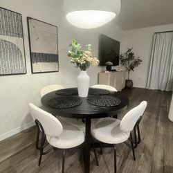 Dining Table with 4 chairs