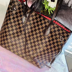 Louis Vuitton Neverfull Tote 