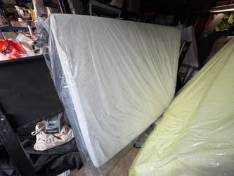 10” Queen sized memory foam mattress like new