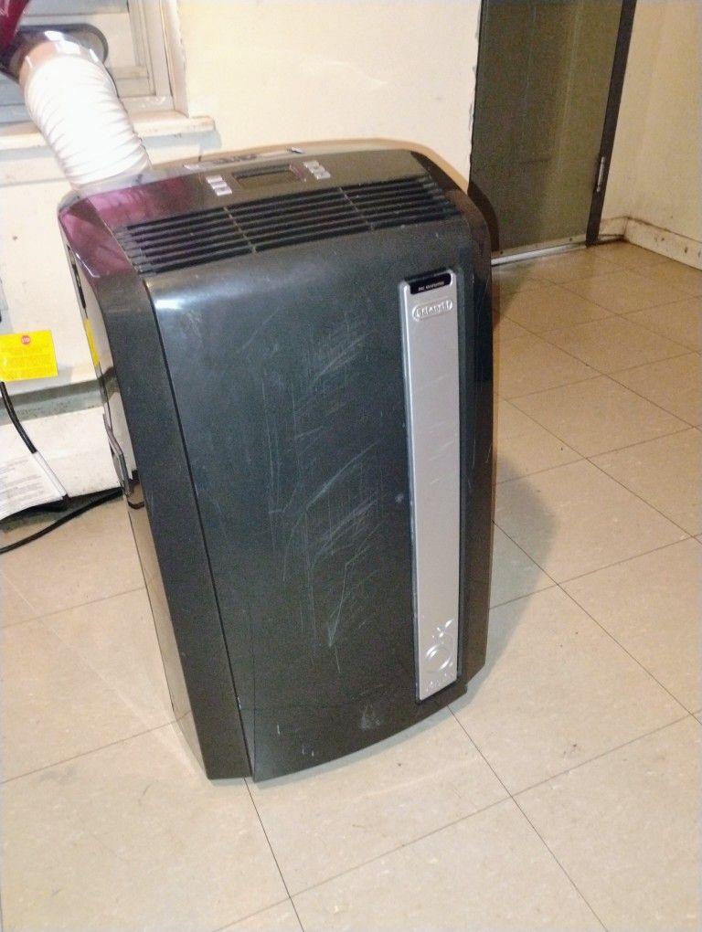 Overview
+4
The product is a De'Longhi Pinguino portable air conditioner, specifically the PAC AN125HPEKC model.
It is a 4-in-1 unit that Provides