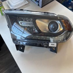 2019 Durango SRT Driver Side headlight 