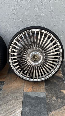 Mercedes-Benz Multi-Spoke Chrome Wheel with Tire