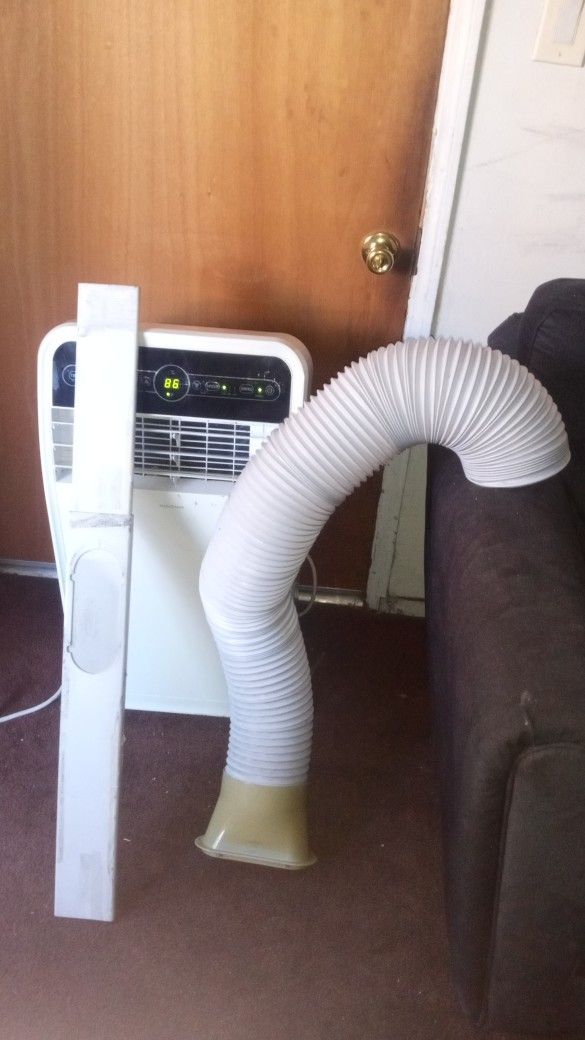 10.000 BTU Ac With Hose Exhaust Works Good Clean Good Condition Located In Canoga Park
