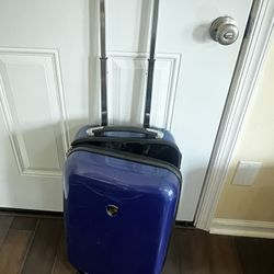 Heys carry on Suitcase 22” x 9” x 13 1/2” 