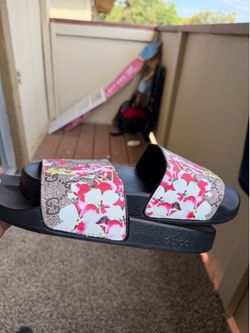 Women Gucci slides  size 11