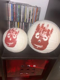 Castaway movie official volleyball with mini version.