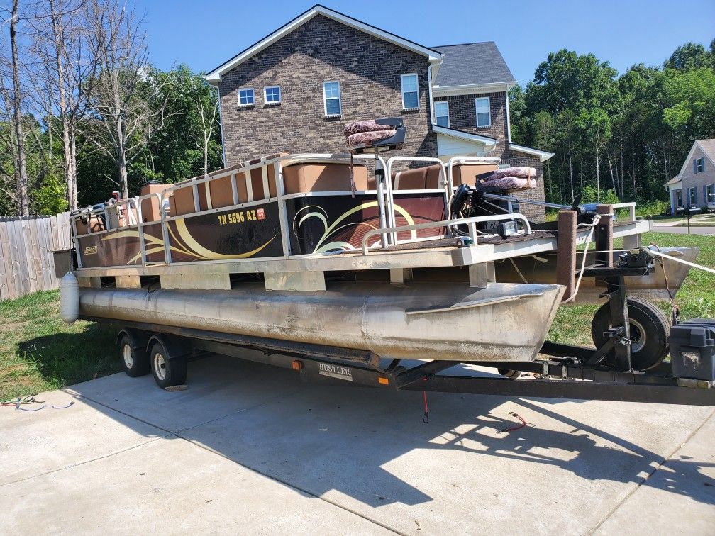 24ft Pontoon Boat