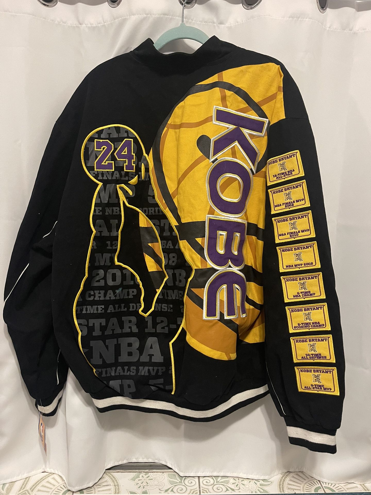 NIKE LA Los Angeles LAKERS White Warm Up Shooting Jacket Kobe BryantXL for  Sale in Trabuco Canyon, CA - OfferUp
