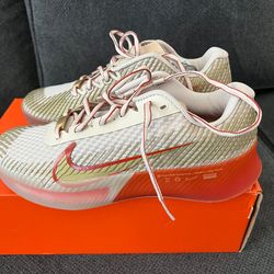 New Nike zoom vapor 11 HC tennis shoes size 8 asking $100 thanks   2 pair nike tennis shoes black ones size 9 / other size 7y new asking $50 each