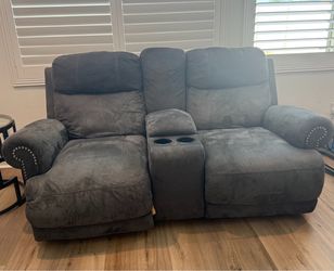 Reclining couch/love seat