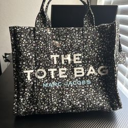 Tote Bag (Marc Jacobs) Comes With Straps