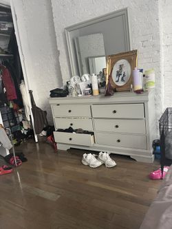 Dresser 6 Drawer With Matching Side Table
