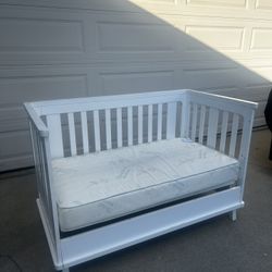 White Toddler Bed / Daybed – Adjustable Height