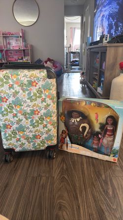 Moana carry on and doll set