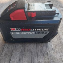 High Output HD 12 . 0 Amp - M 18 Red Lithium  (  Condition  Good  )
