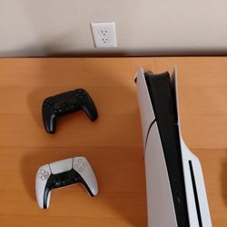 PS5 1 TB Slim Disc Edition 