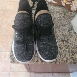 Woman Shoes Size 9/2