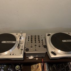 Numark TT 1600 MKII Turntables 