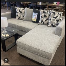 Light Gray Sectional Couch – Excellent Condition w/ Reversible Pillows