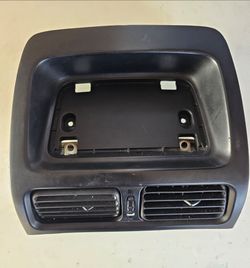 Lexus IS300 Vent Tray
