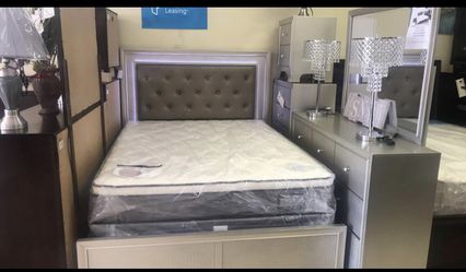New queen bed room set With LED