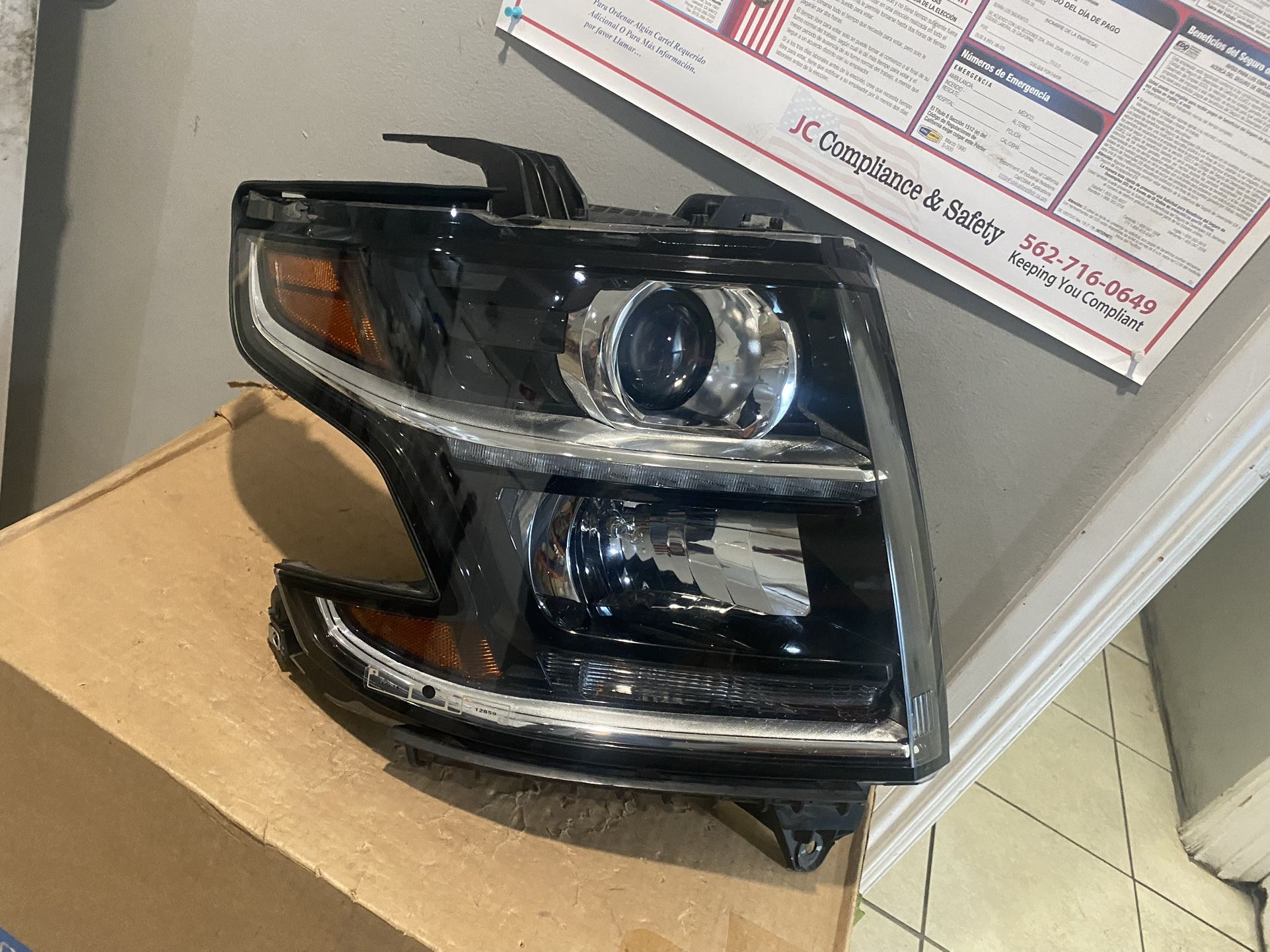 2015-2020 Chevy Tahoe /suburban Right Headlight