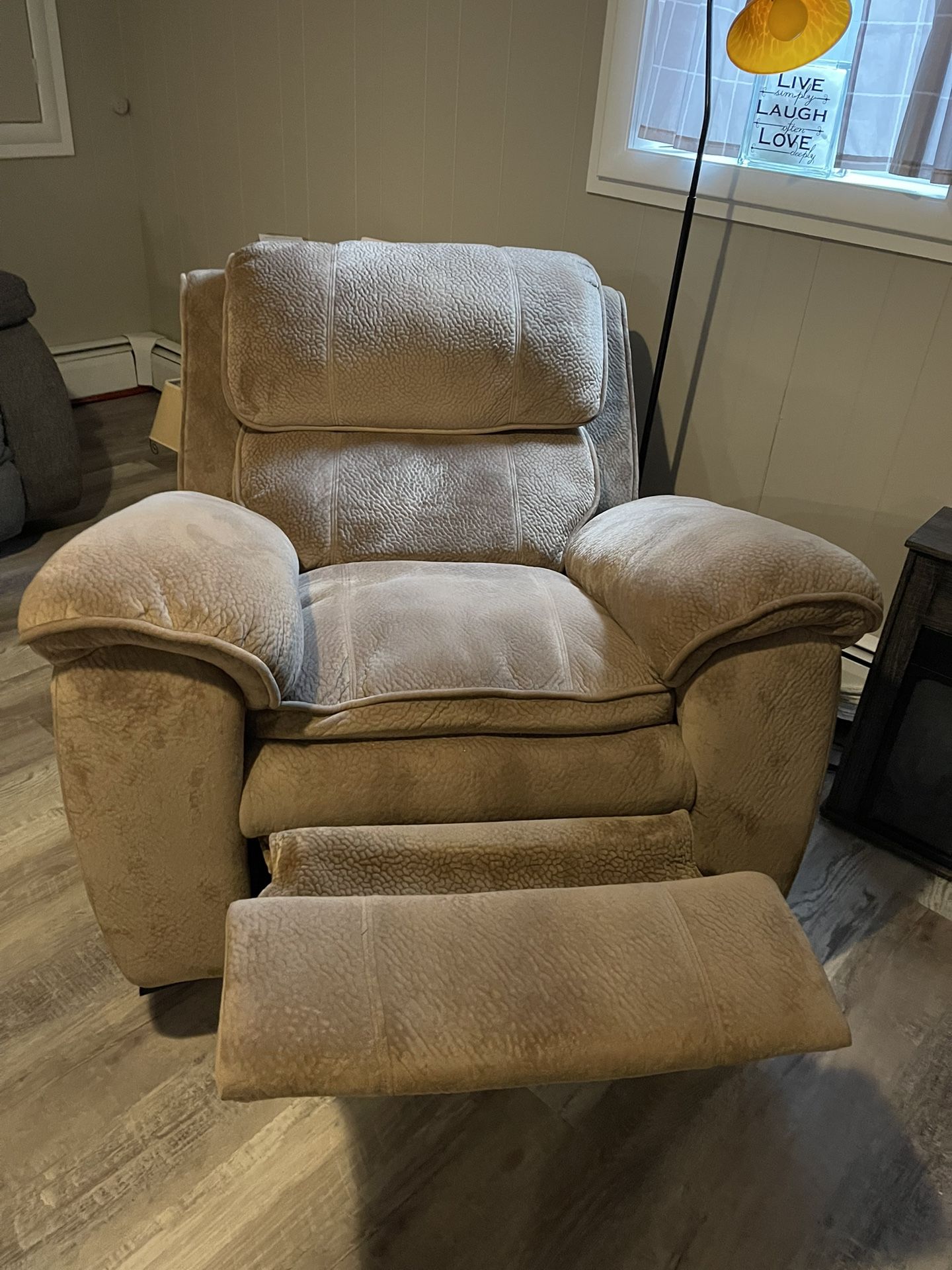 Plush Comfortable Rocker Recliner