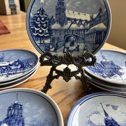 Delft Holiday Decorative Plates