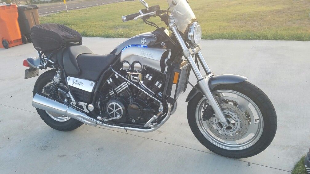 2000 YAMAHA VMAX 1200