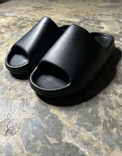 Adidas Yeezy Slides Black.