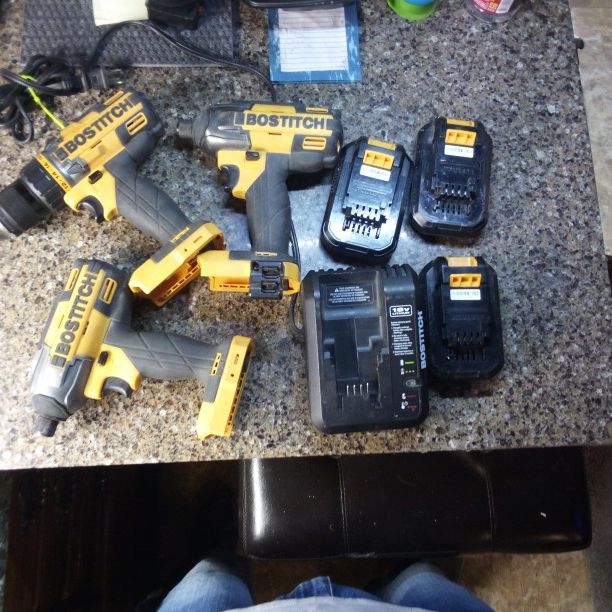 Bostitch 3 Drills 3 Battery s 1 Charger for Sale in Mesa AZ