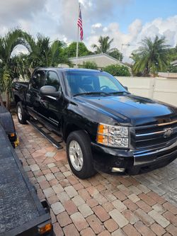 Chevrolet Silverado Crew Cab Pickup Truck