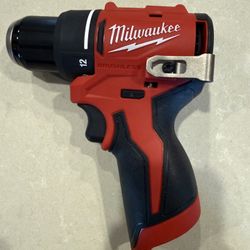 M12 12V Lithium-Ion Subcompact Brushless Cordless 3/8 in. Drill Driver + M12 2.0 Battery + M12 Charger