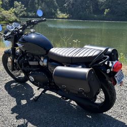 Triumph Genuine Leather Pannier Pair 