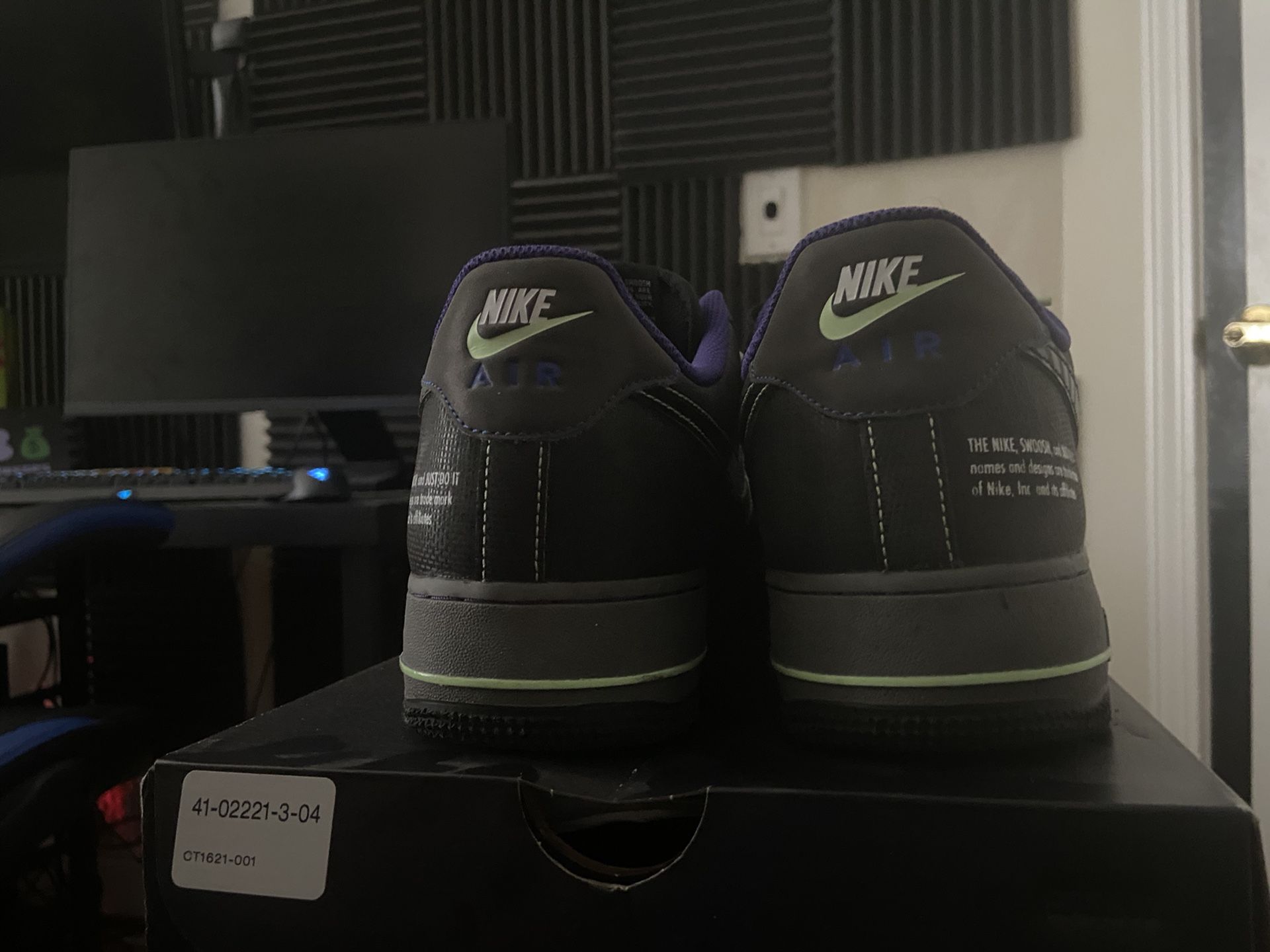 Air Force 1 Size 10.5 (3M crazy👀)