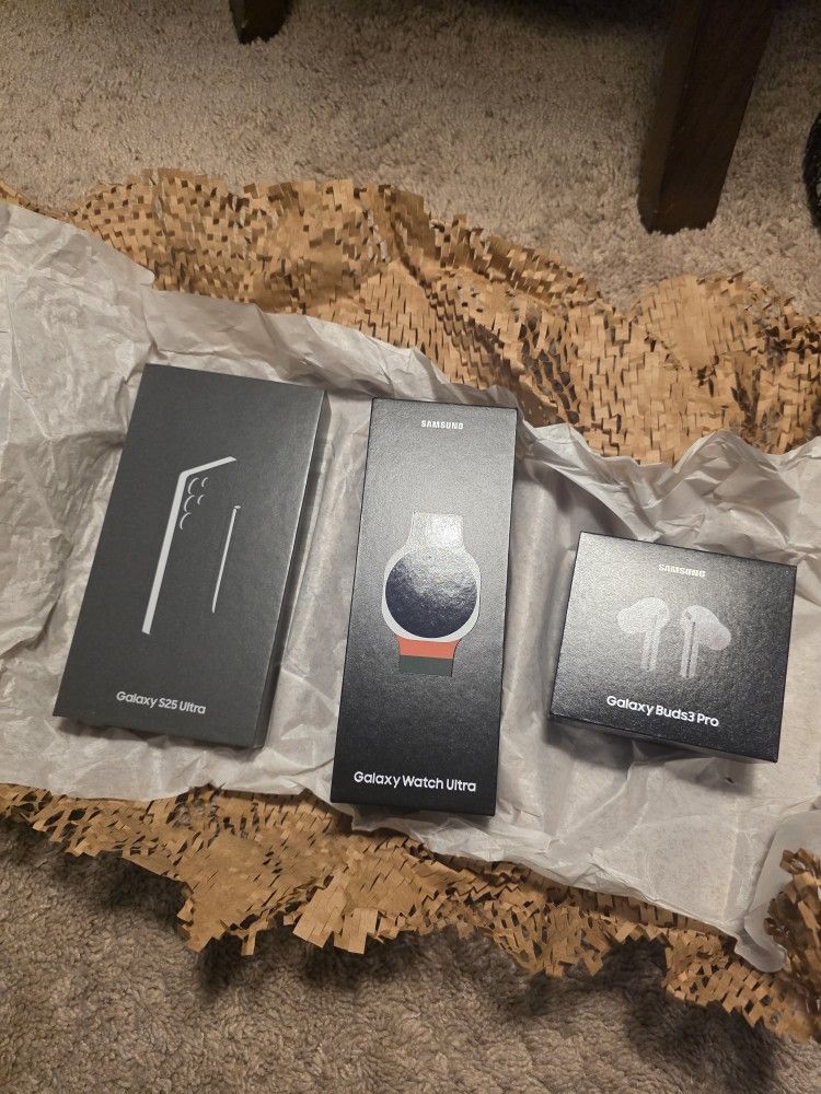 Samsung Galaxy S25 Ultra Bundle: Phone, Galaxy Watch Ultra, Galaxy Buds 3 Pro