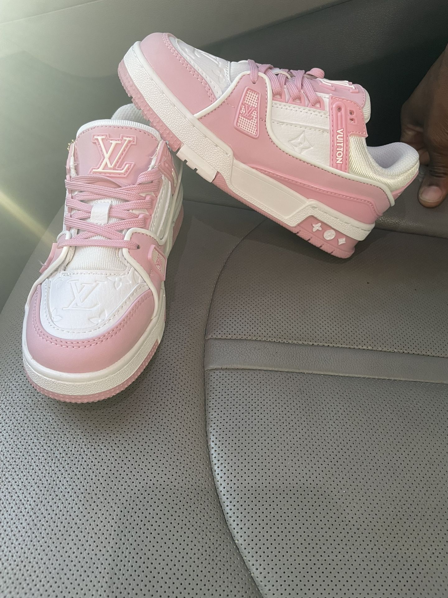 LV FASHION SNEAKERS KIDS SIZE 1.5Y π―π₯π₯π₯
